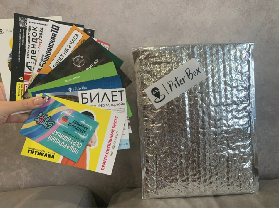 Провести час с котиками, выпить волшебный кофе и увидеть самую маленькую Эйфелеву башню: в Петербурге появился проект Piter Box